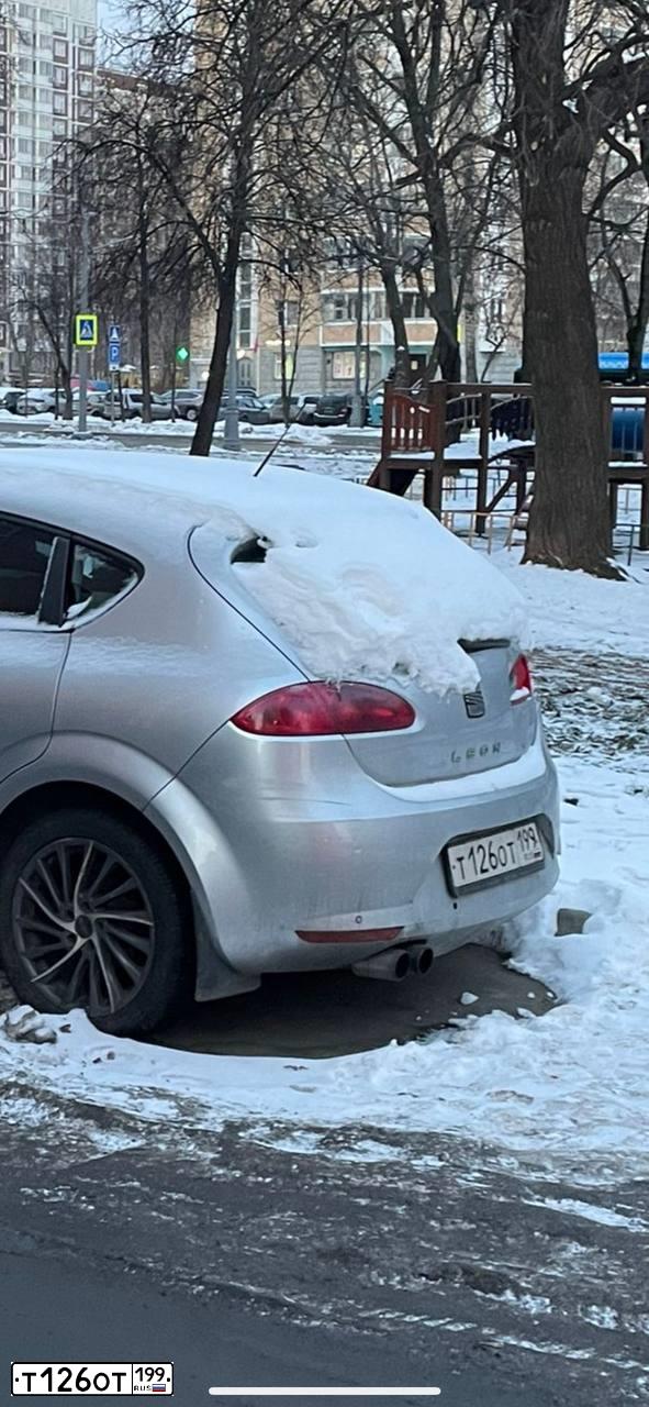 Фото автомобиля SEAT LEON, 2008 — госномер Т126ОТ199. Цвет: СЕРЕБРИСТЫЙ