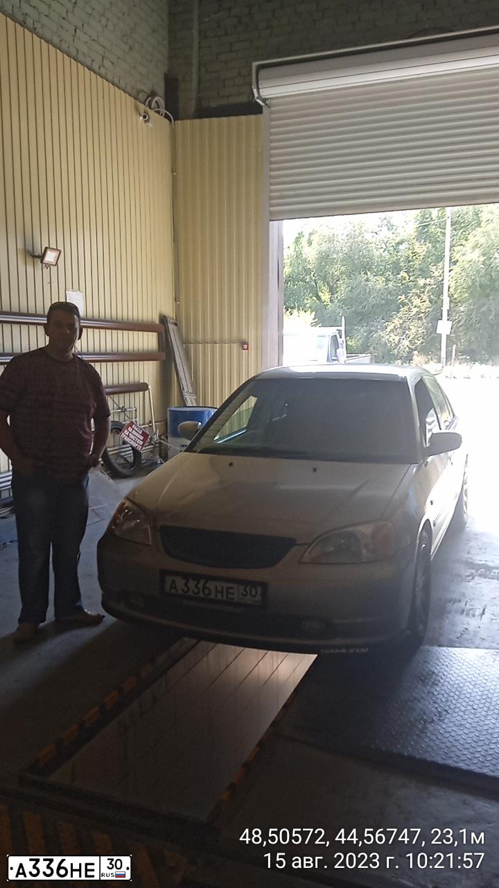 Фото автомобиля HONDA CIVIC, 2002 — госномер Е585КЕ30. Цвет: ЗОЛОТИСТЫЙ