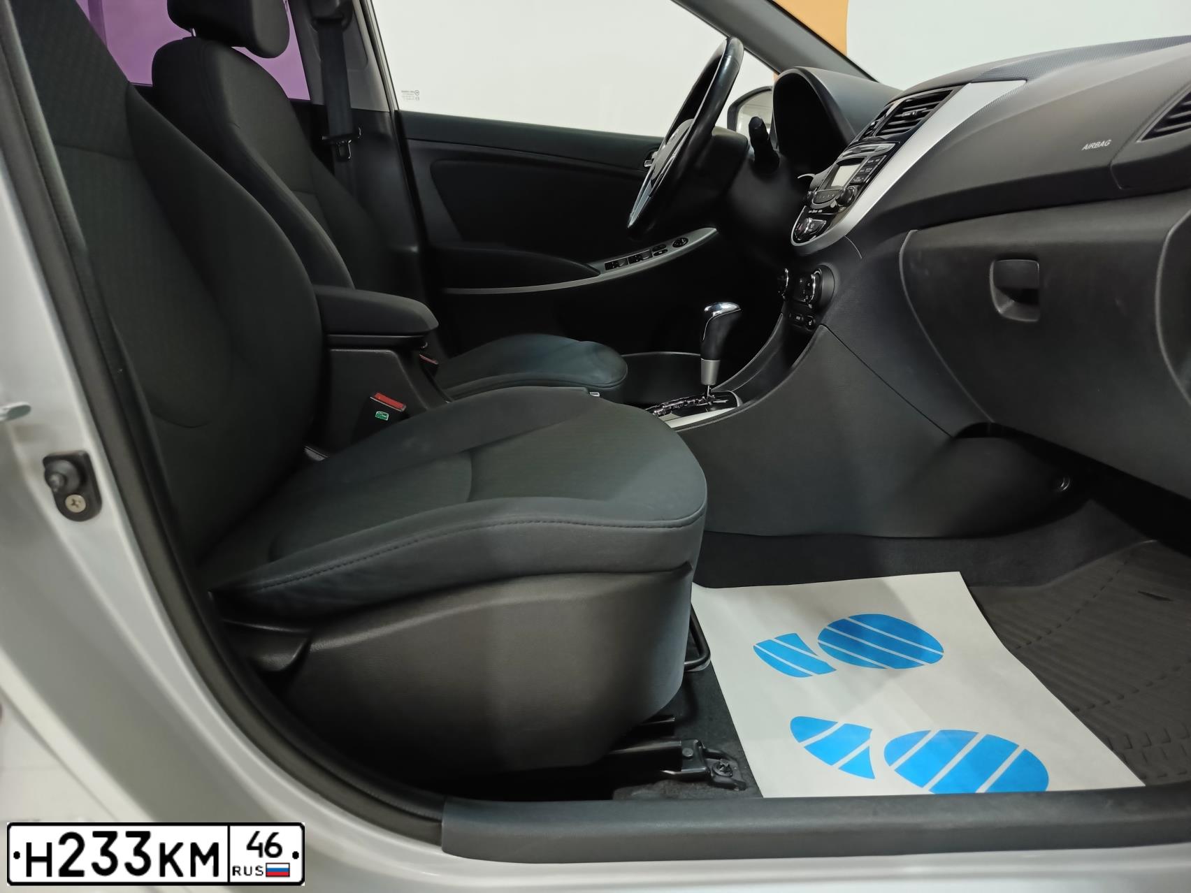 Фото автомобиля HYUNDAI SOLARIS, 2013 — госномер О181СМ46. Цвет: Серебристый