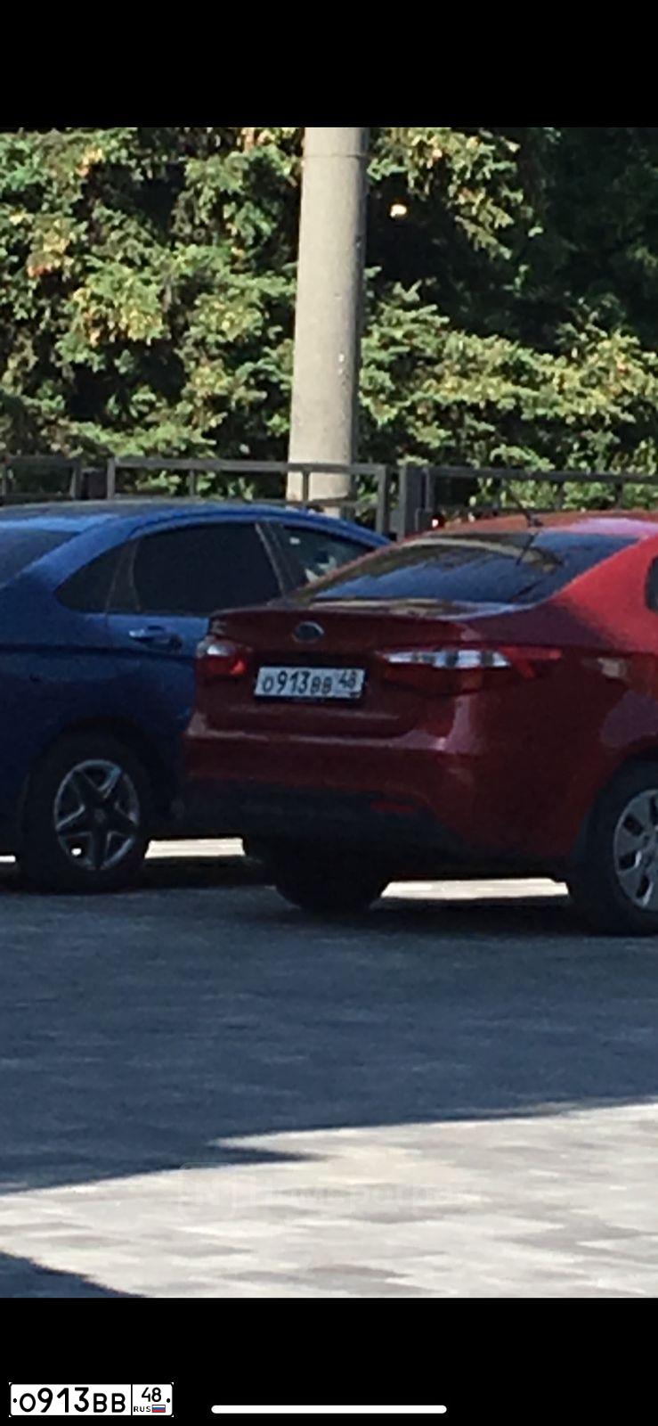 Фото автомобиля KIA RIO, 2012 — госномер О913ВВ48. Цвет: Красный