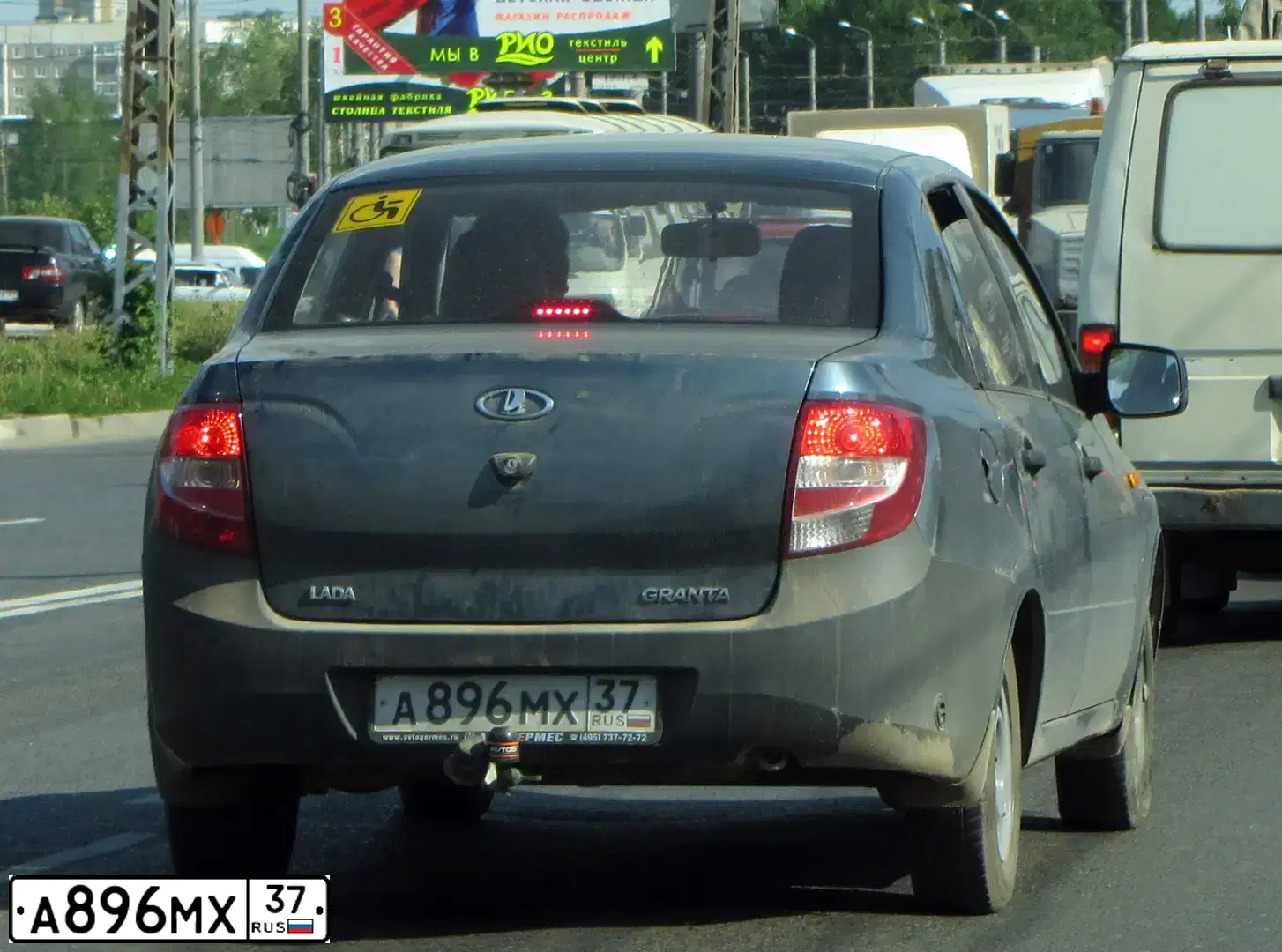 Фото автомобиля LADA GRANTA, 2014 — госномер В180РЕ37. Цвет: СЕРО-СИНИЙ