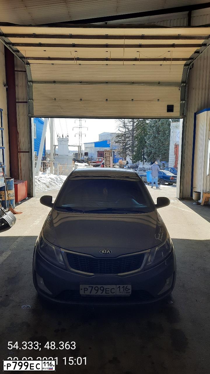 Фото автомобиля KIA RIO, 2012 — госномер Р799ЕС116. Цвет: СЕРЫЙ