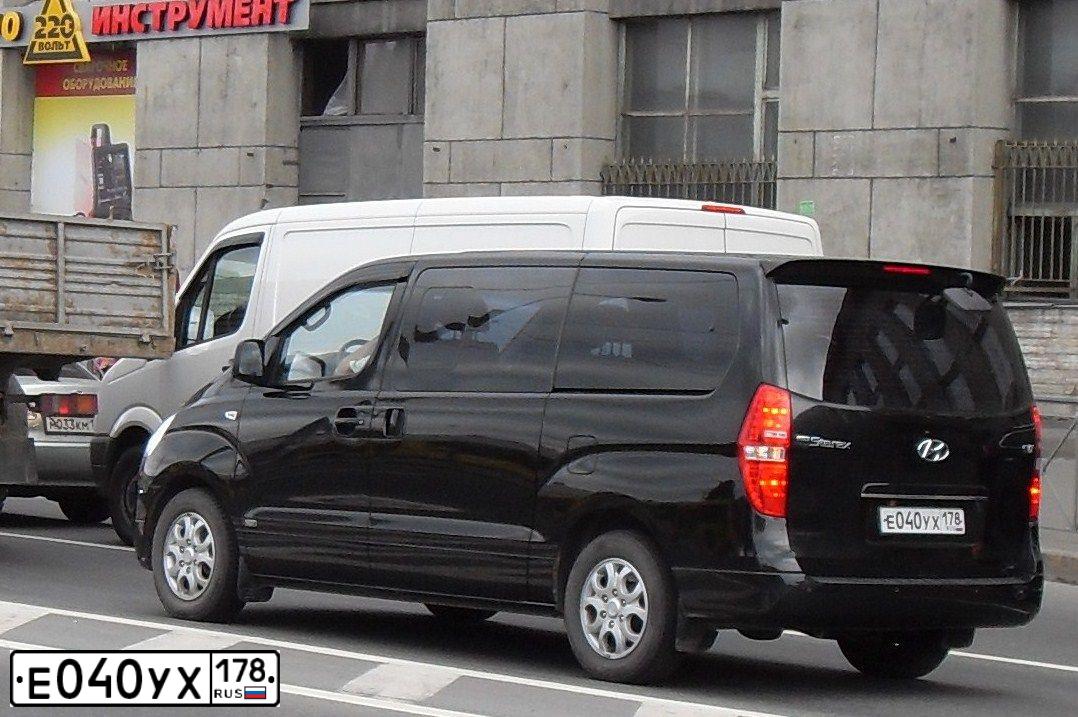Фото автомобиля HYUNDAI GRAND STAREX, 2009 — госномер А624АУ83. Цвет: ЧЕРНЫЙ