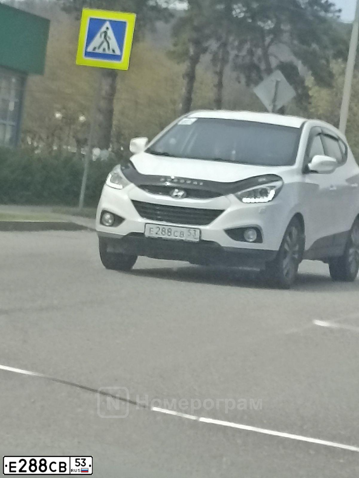Фото автомобиля HYUNDAI IX35, 2014 — госномер Е288СВ53. Цвет: БЕЛЫЙ