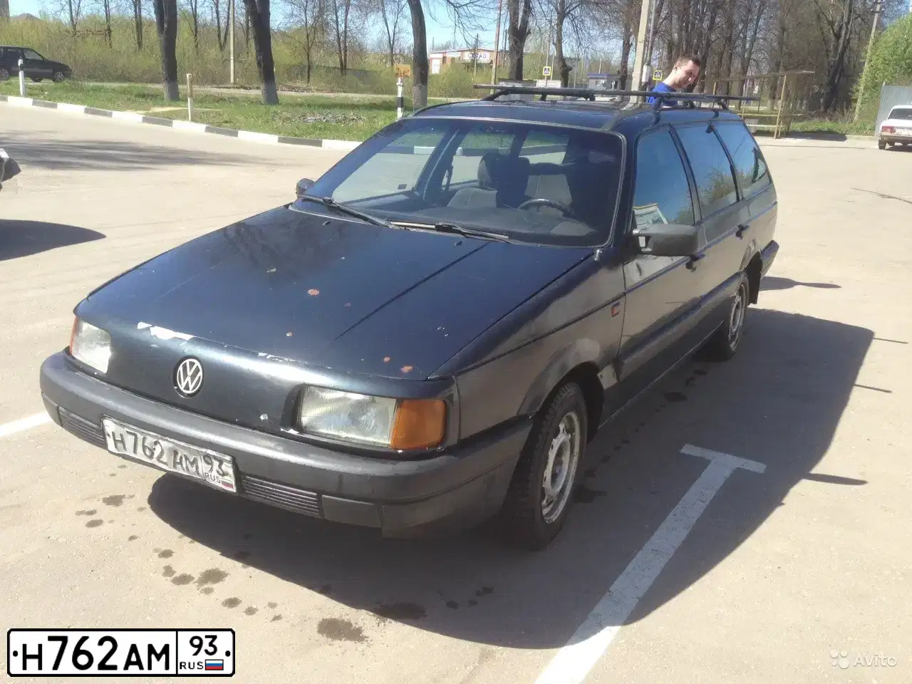 Фото автомобиля VOLKSWAGEN PASSAT, 1991 — госномер Н762АМ93. Цвет: ТЕМНО-СИНИЙ