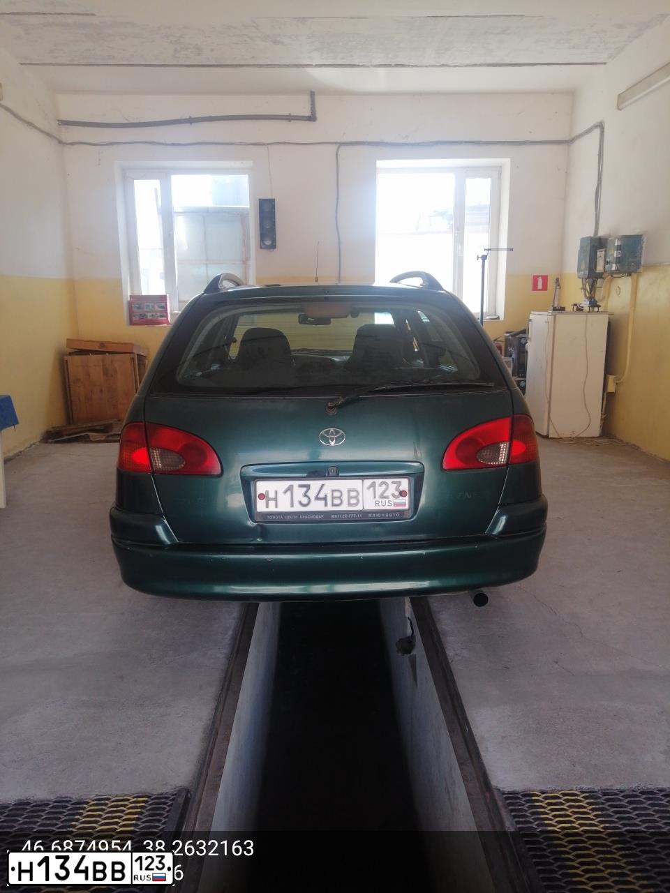 Фото автомобиля TOYOTA AVENSIS, 1999 — госномер К277АС93. Цвет: ЗЕЛЕНЫЙ