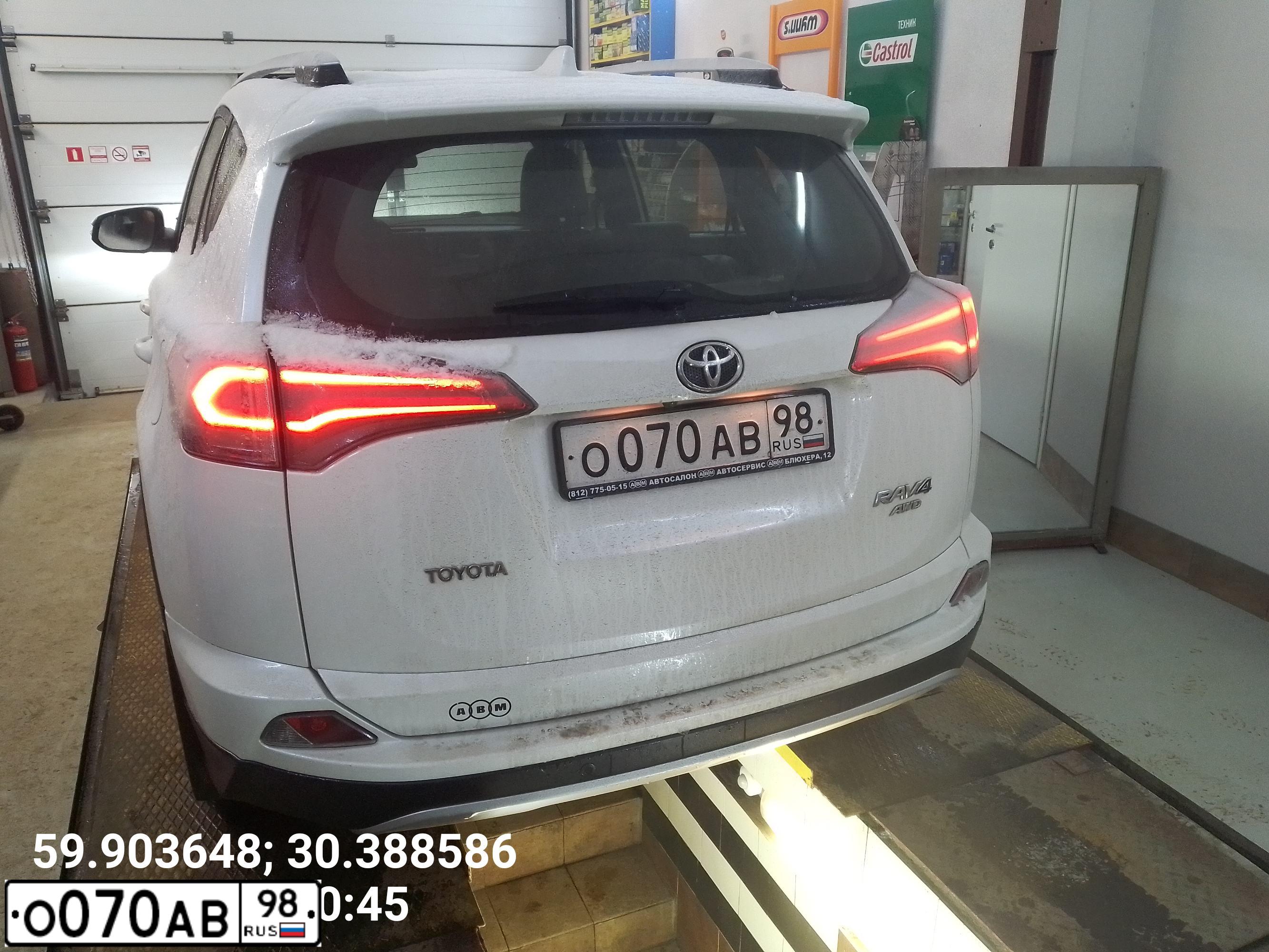 Фото автомобиля VOLKSWAGEN TIGUAN, 2009 — госномер О142КН178. Цвет: ЧЕРНЫЙ