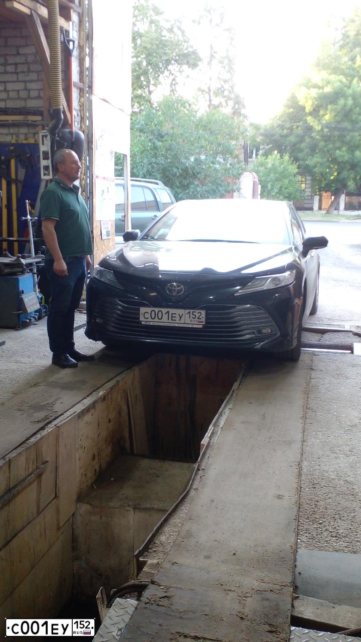 Фото автомобиля TOYOTA CAMRY, 2019 — госномер С001ЕУ152. Цвет: ЧЕРНЫЙ МЕТАЛЛИК