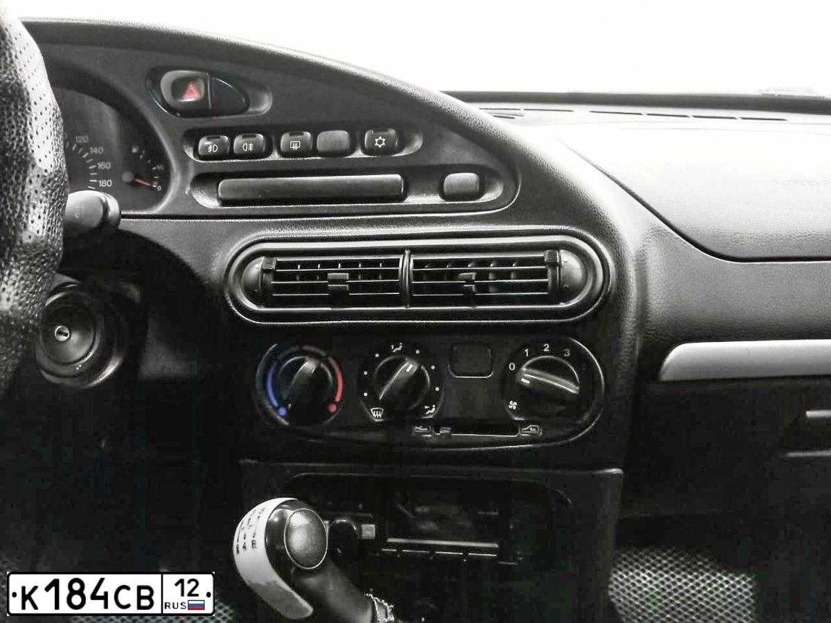 Фото автомобиля CHEVROLET NIVA, 2012 — госномер К184СВ12. Цвет: Светло-Серебристый металлик