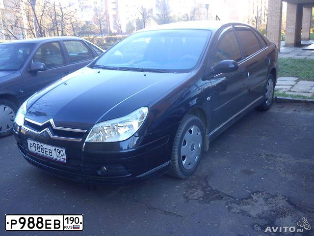 Фото автомобиля CITROEN C5, 2005 — госномер Р988ЕВ190. Цвет: ЧЕРНЫЙ