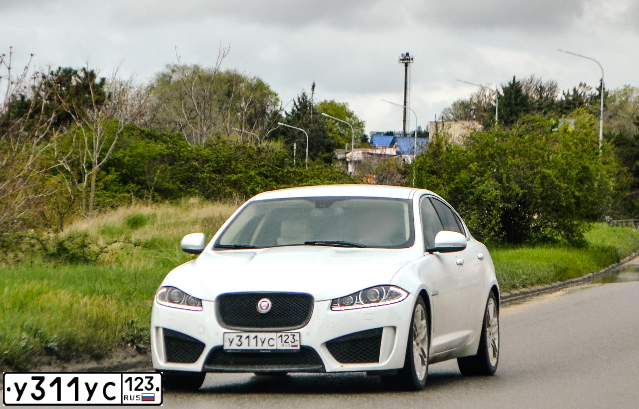 Фото автомобиля JAGUAR XF-SERIE, 2012 — госномер Н305КС82. Цвет: БЕЛЫЙ