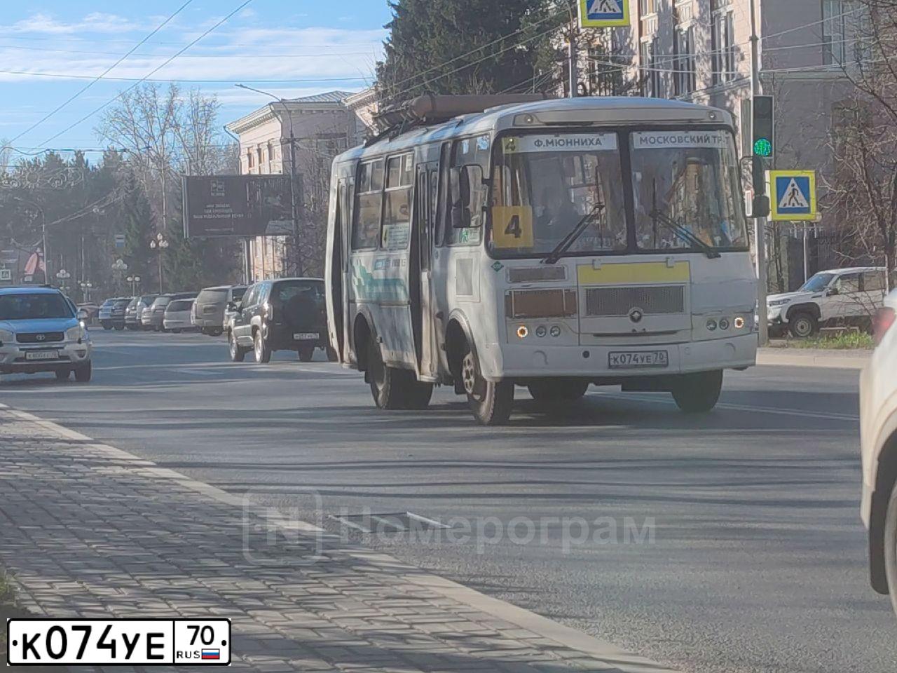 Фото автомобиля PAZ 3205, 2019 — госномер К074УЕ70. Цвет: Белый