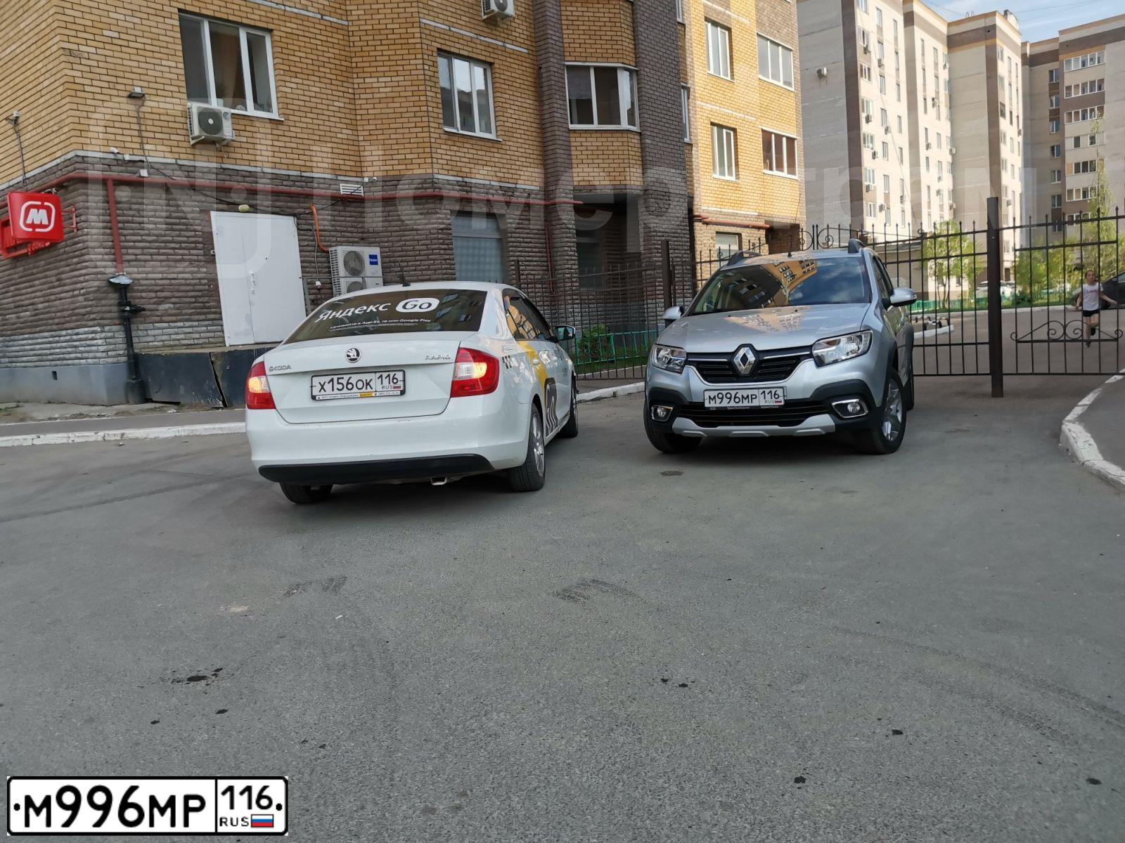 Фото автомобиля RENAULT SANDERO STEPWAY 5SRМАG, 2021 — госномер М996МР116. Цвет: СЕРЫЙ