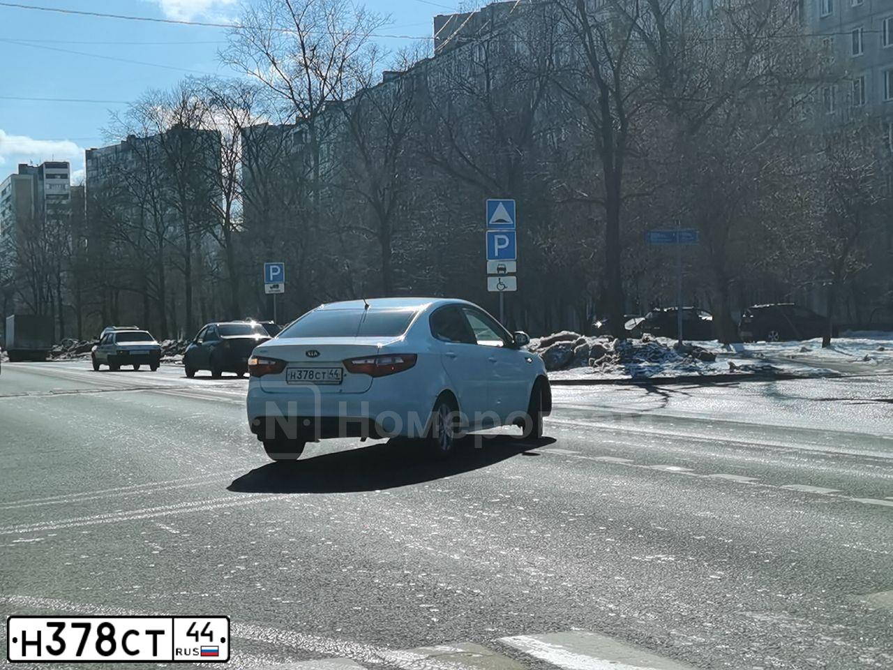 Фото автомобиля KIA RIO, 2011 — госномер С483КА790. Цвет: Белый