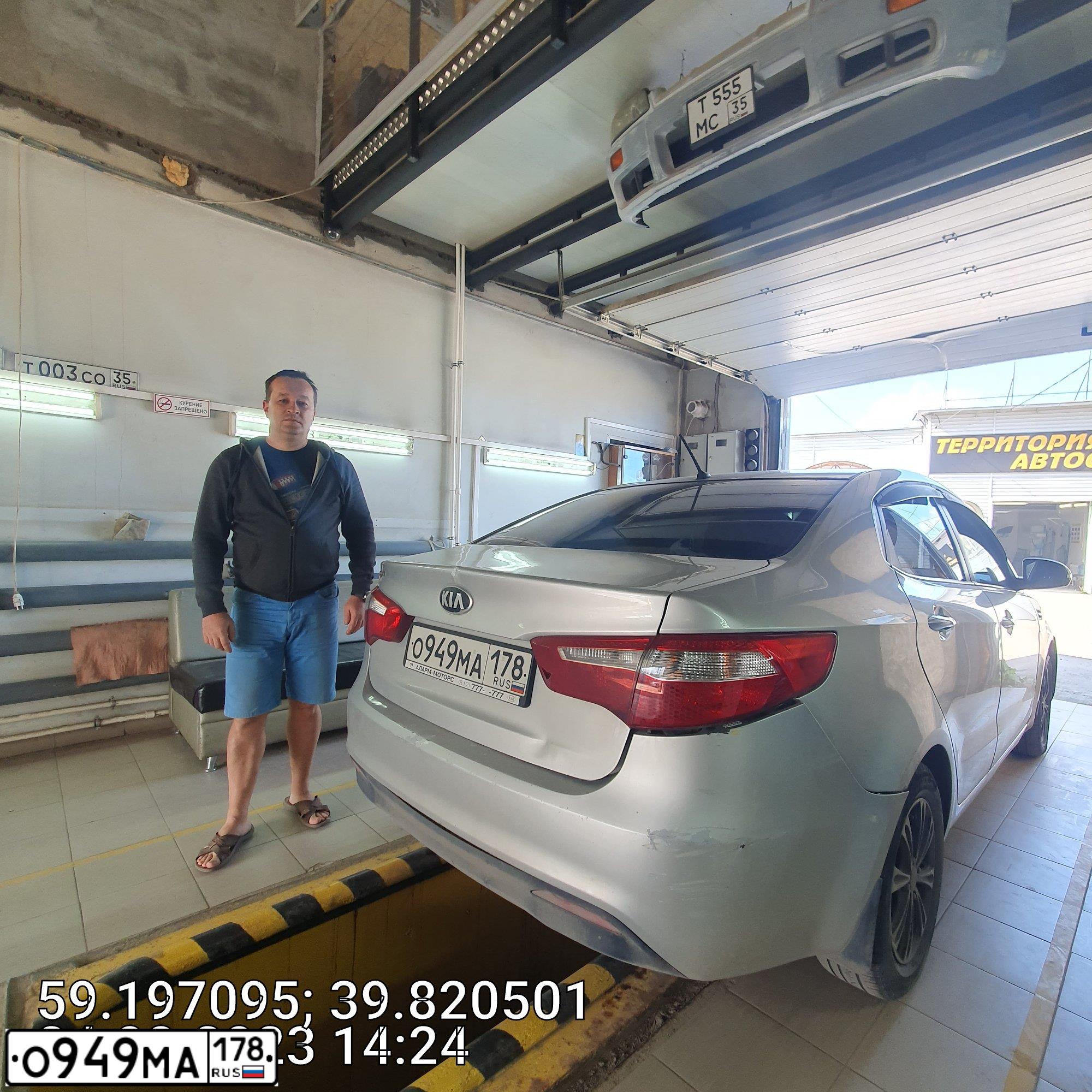 Фото автомобиля KIA RIO, 2013 — госномер М605ЕР35. Цвет: СЕРЕБРИСТЫЙ
