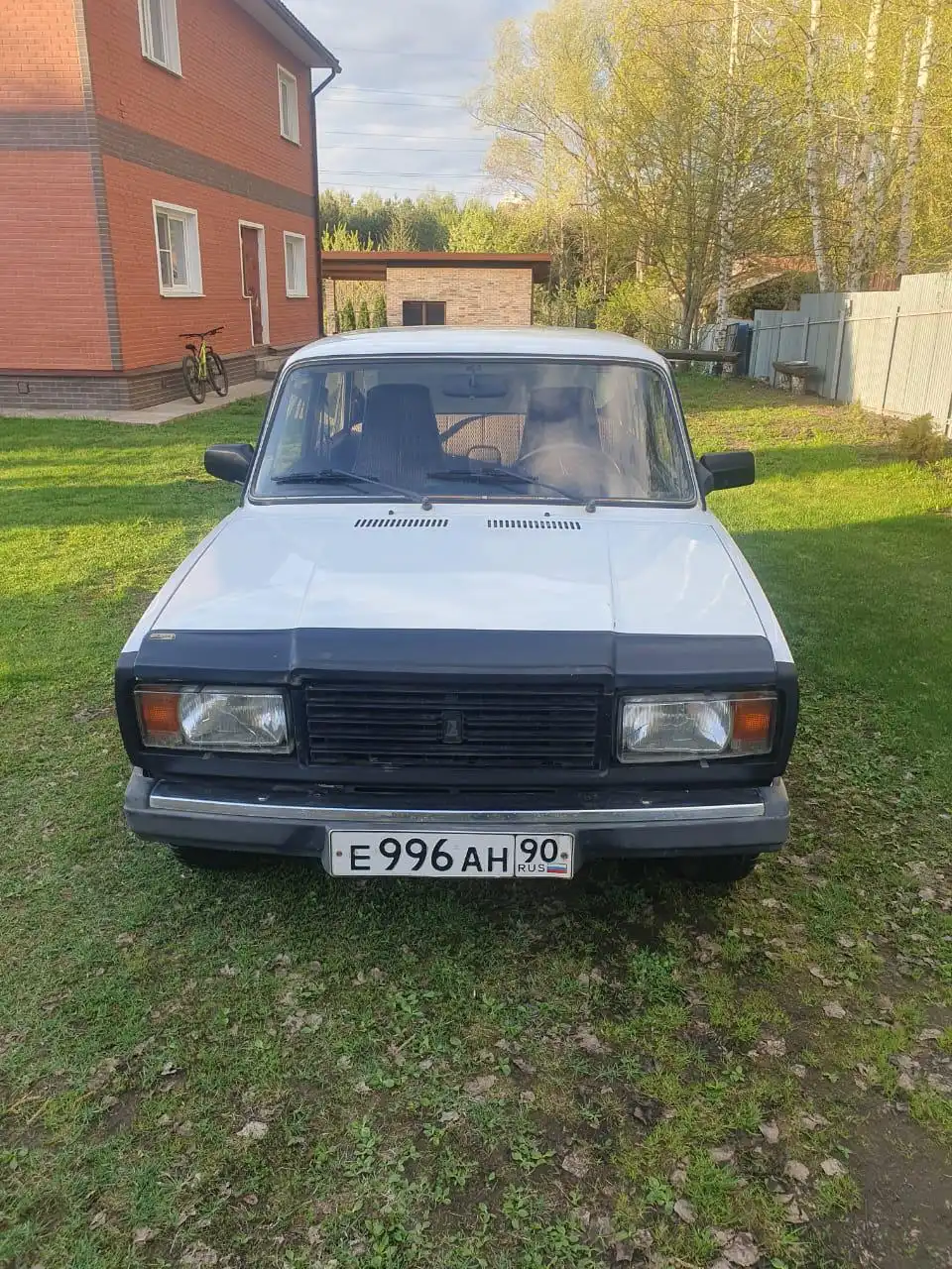 Фото автомобиля LADA 2107, 1999 — госномер Х214МК198. Цвет: БЕЛЫЙ ЯРКИЙ