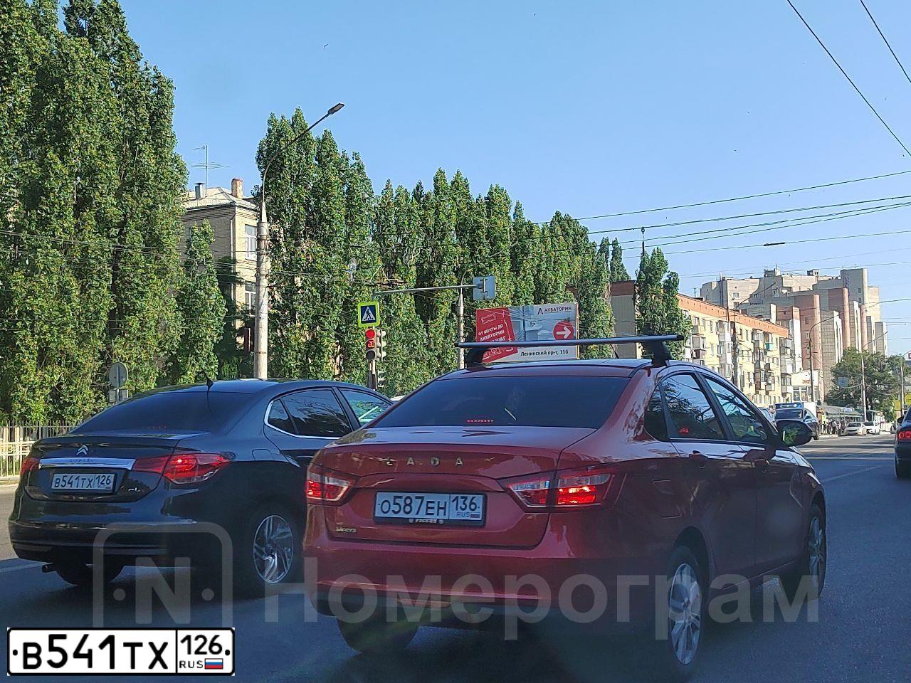 Фото автомобиля CITROEN C4, 2013 — госномер У700РВ36. Цвет: ТЕМНО-СИНИЙ