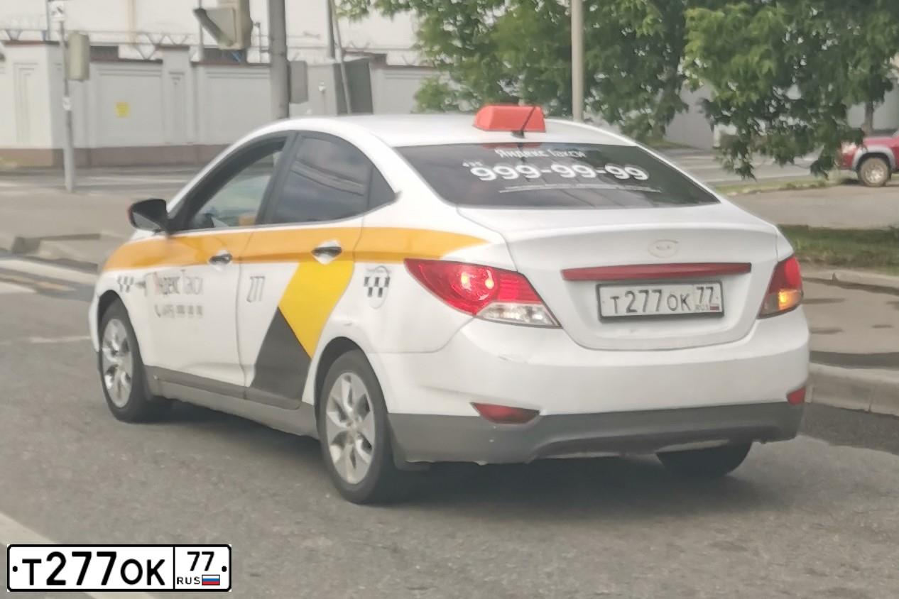 Фото автомобиля HYUNDAI SOLARIS, 2016 — госномер Е790УО790. Цвет: БЕЛЫЙ ЖЕЛТЫЙ СЕРЫЙ