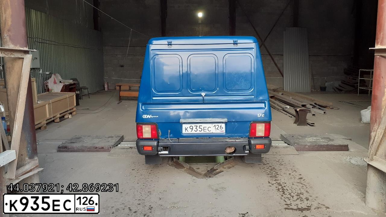 Фото автомобиля IZH 2717, 2003 — госномер К935ЕС126. Цвет: синий