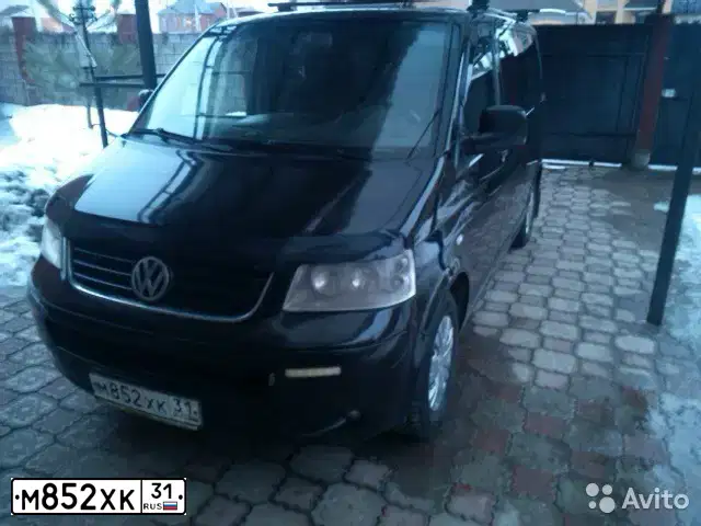 Фото автомобиля VOLKSWAGEN MULTIVAN, 2004 — госномер М852ХК31. Цвет: ЧЕРНЫЙ