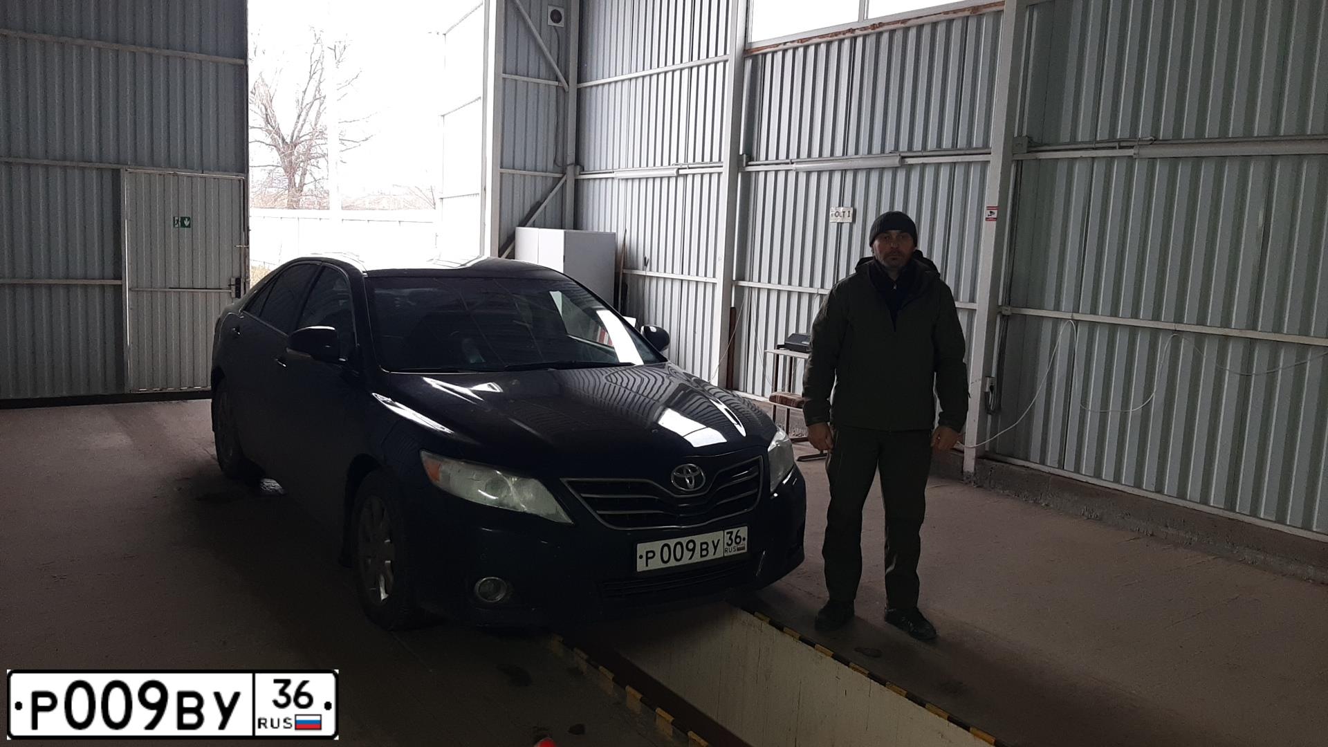 Фото автомобиля TOYOTA CAMRY, 2006 — госномер У183ВМ180. Цвет: ЧЕРНЫЙ