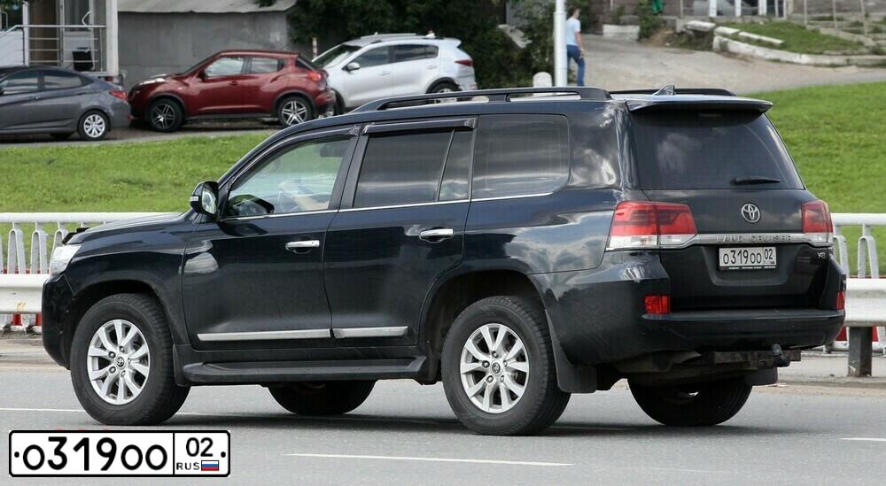 Фото автомобиля TOYOTA LANDCRUISER 200, 2016 — госномер О319ОО02. Цвет: ЧЕРНЫЙ