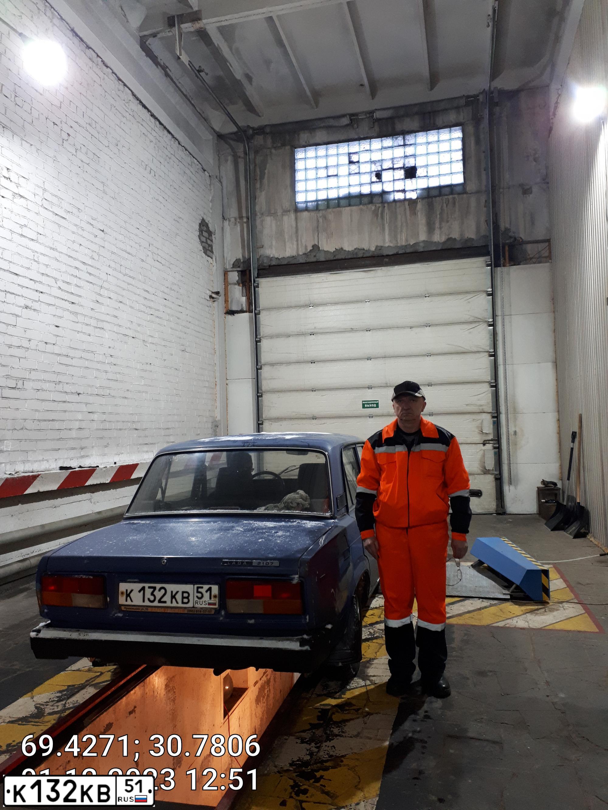 Фото автомобиля LADA 2107 LADA, 2005 — госномер В745ОА51. Цвет: СИНИЙ