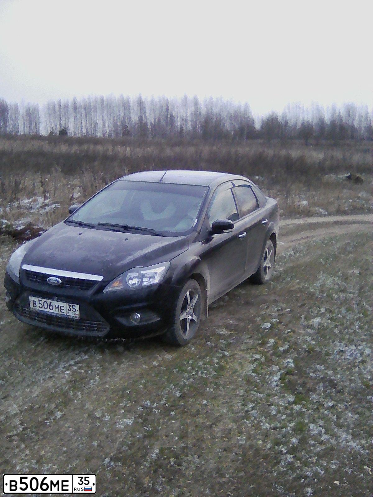 Фото автомобиля FORD FOCUS, 2011 — госномер Е052ТН69. Цвет: ЧЕРНЫЙ