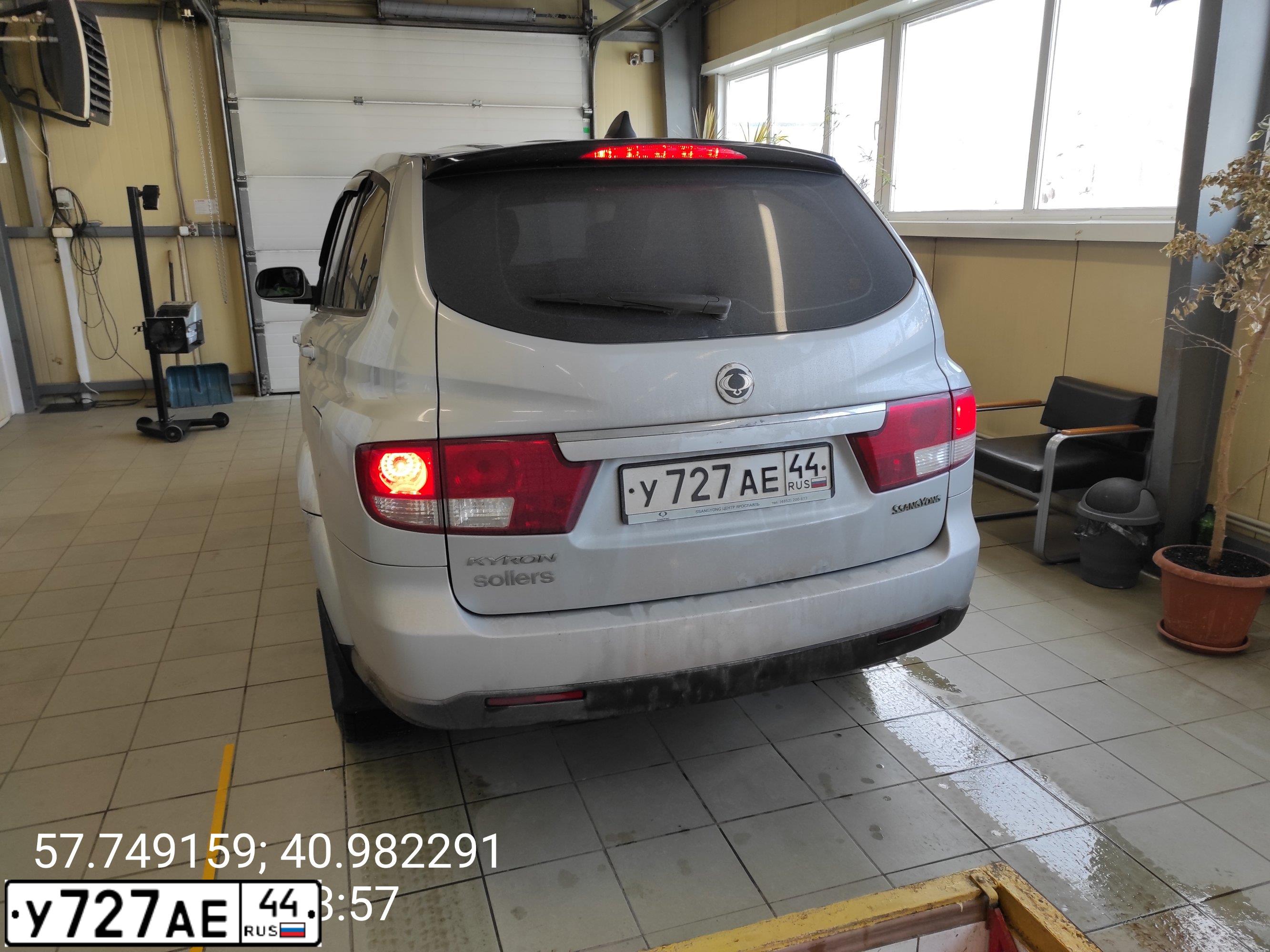 Фото автомобиля SSANGYONG KYRON, 2012 — госномер У727АЕ44. Цвет: СЕРЕБРИСТЫЙ