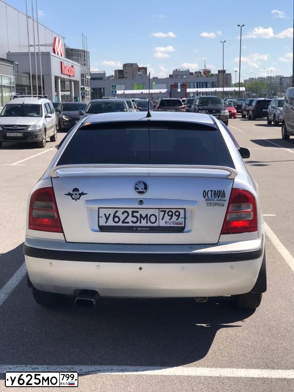 Фото автомобиля SKODA OCTAVIA, 2002 — госномер О723УЕ198. Цвет: БЕЛЫЙ (СЕРЕБРИСТЫЙ)