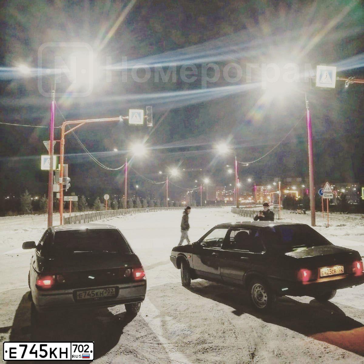 Фото автомобиля LADA 2112, 2007 — госномер Е745КН702. Цвет: СРЕДНИЙ СЕРО-ЗЕЛЕНЫЙ МЕТАЛЛ