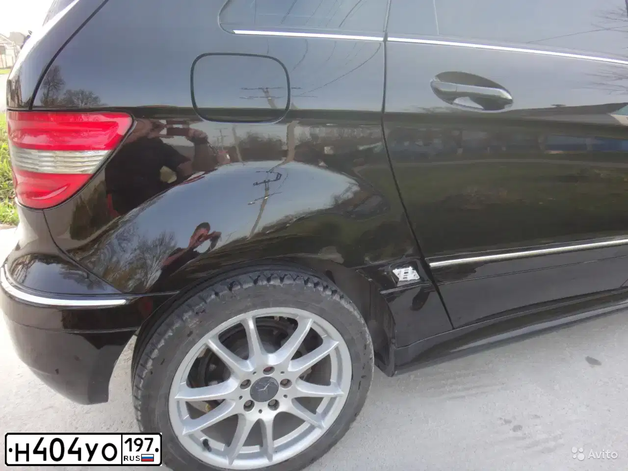 Фото автомобиля JEEP COMMANDER, 2006 — госномер Н404УО197. Цвет: ЧЕРНЫЙ