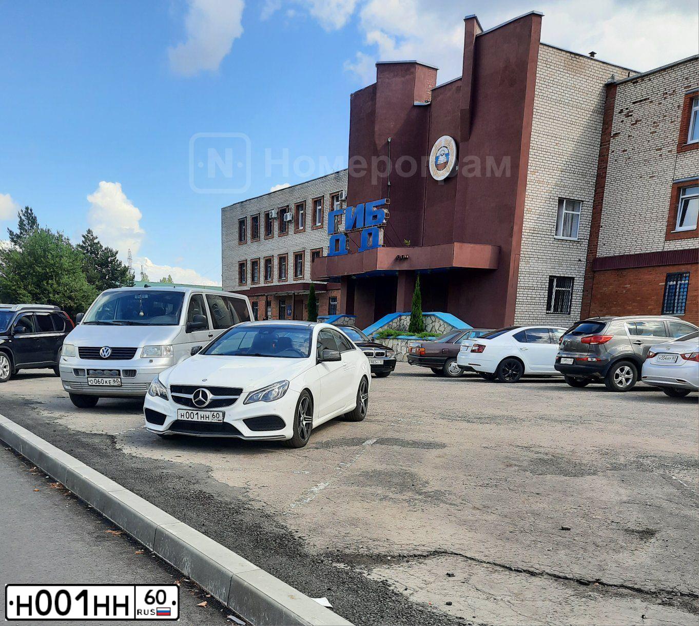 Фото автомобиля LADA 2107, 2001 — госномер О141КУ60. Цвет: ФИОЛЕТОВЫЙ
