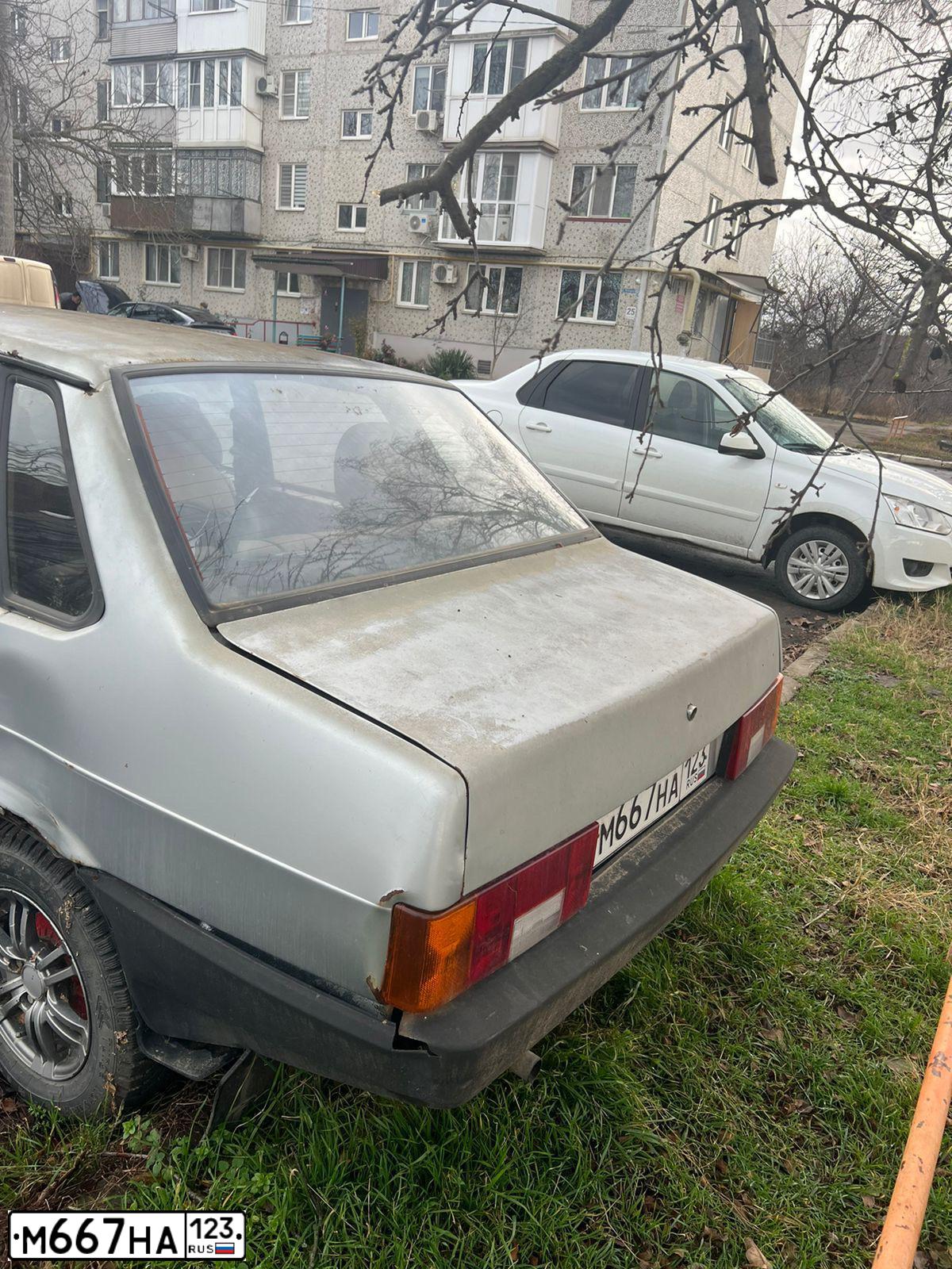 Фото автомобиля LADA 2109 SAMARA, 2004 — госномер Е213УА193. Цвет: ЧЕРНЫЙ