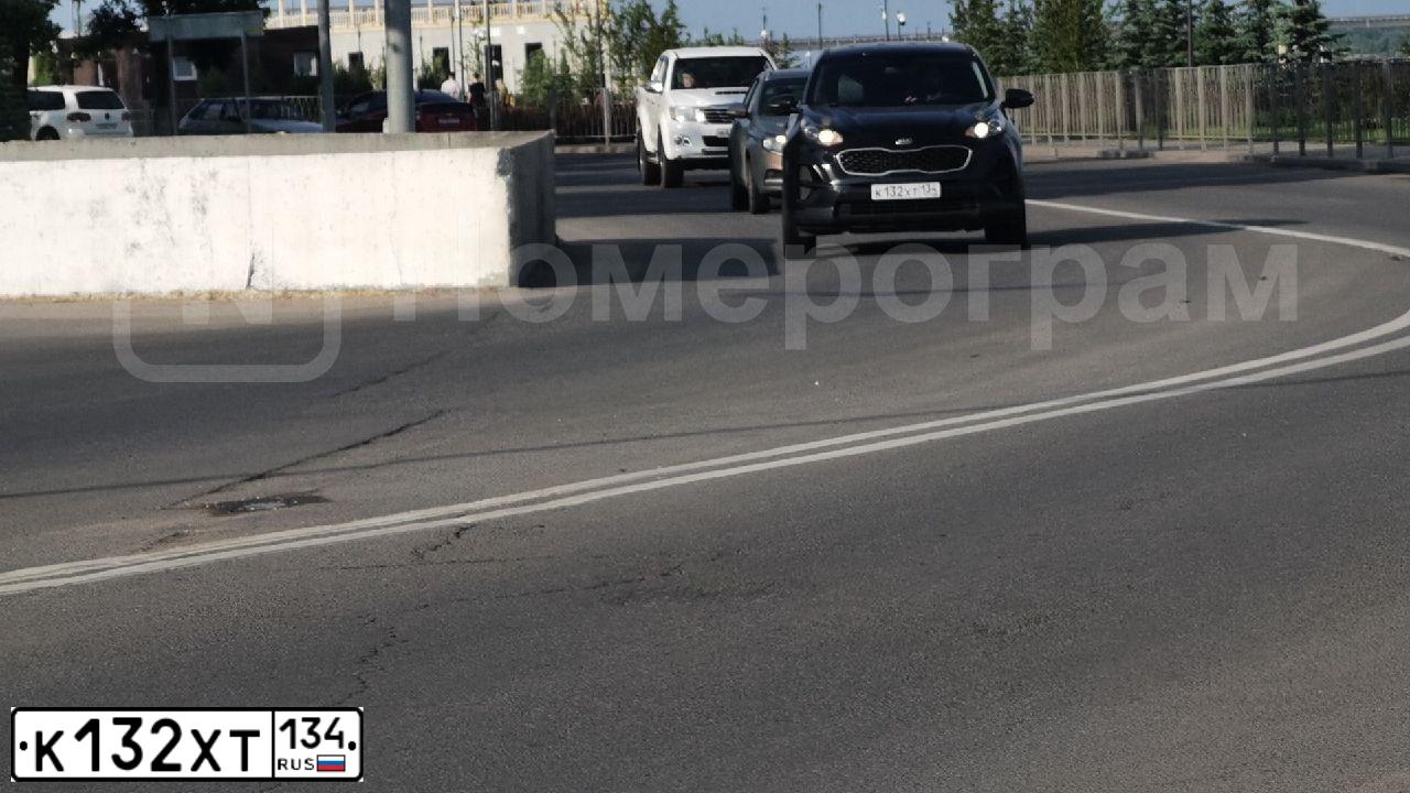 Фото автомобиля KIA SPORTAGE, 2019 — госномер К132ХТ134. Цвет: ЧЕРНЫЙ ПЕРЛАМУТР