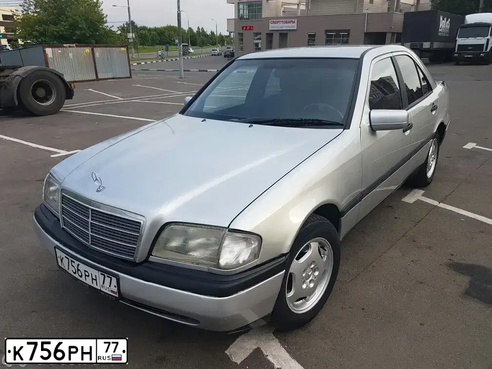 Фото автомобиля MERCEDES C-KLASSE, 1995 — госномер К756РН77. Цвет: Серебристый