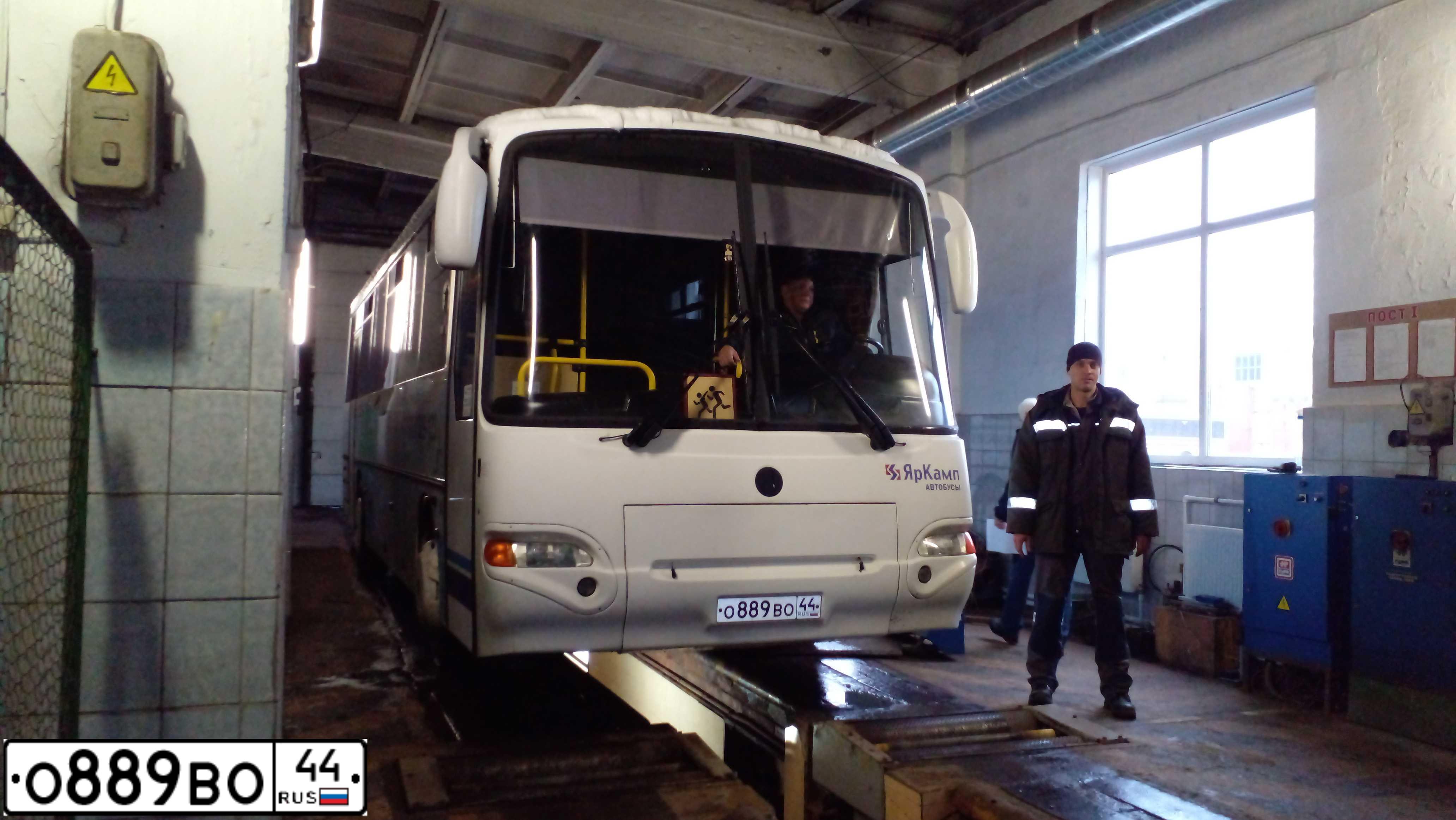 Фото автомобиля KAVZ 4238, 2014 — госномер О889ВО44. Цвет: БЕЛЫЙ