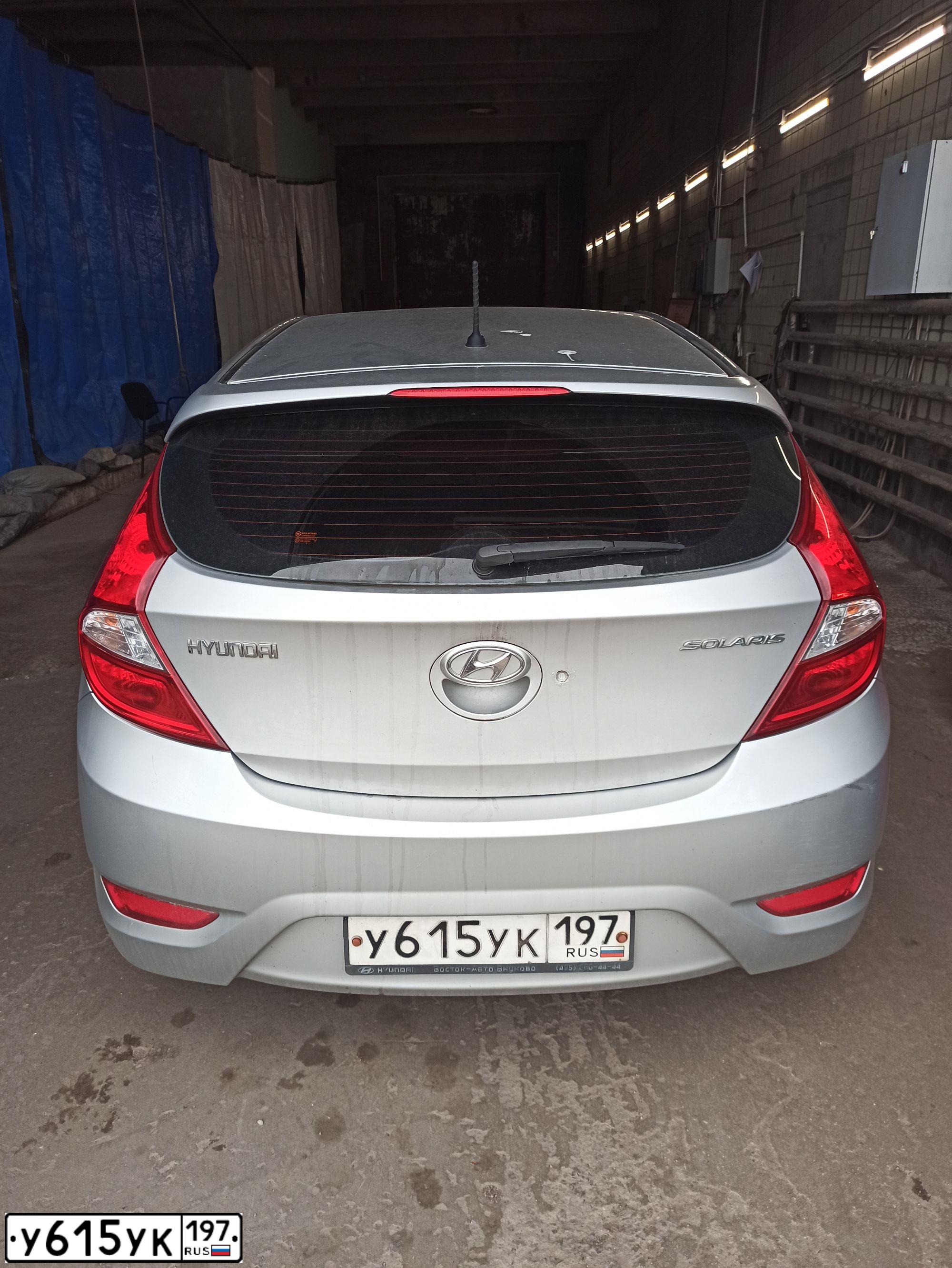 Фото автомобиля HYUNDAI SOLARIS, 2012 — госномер У615УК197. Цвет: СЕРЫЙ