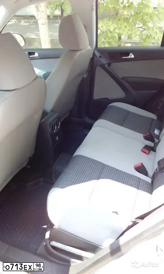 Фото автомобиля VOLKSWAGEN TIGUAN, 2010 — госномер О713ЕХ98. Цвет: СЕРЕБРИСТЫЙ