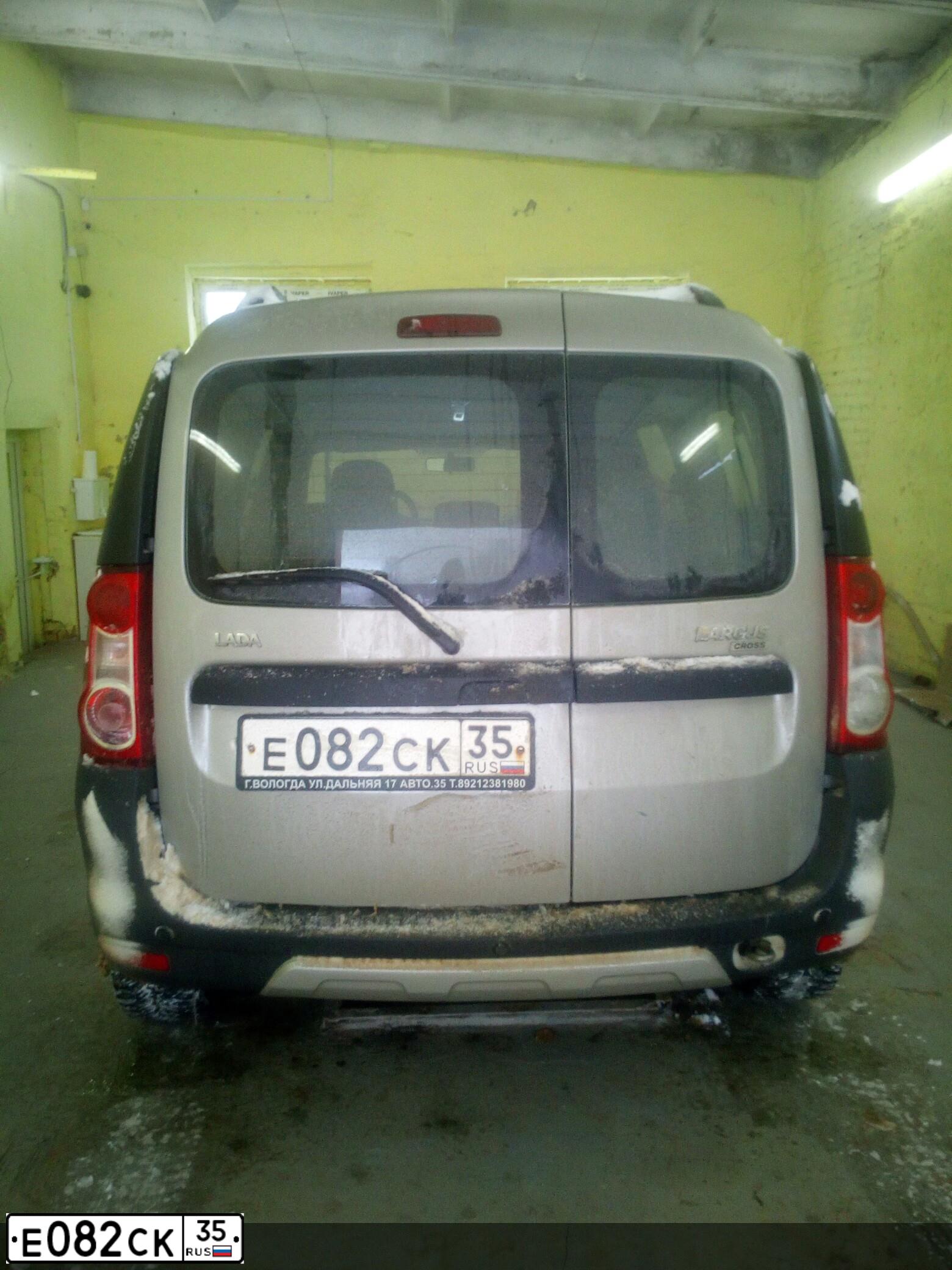Фото автомобиля LADA LARGUS, 2016 — госномер Е082СК35. Цвет: СЕРО-БЕЖЕВЫЙ