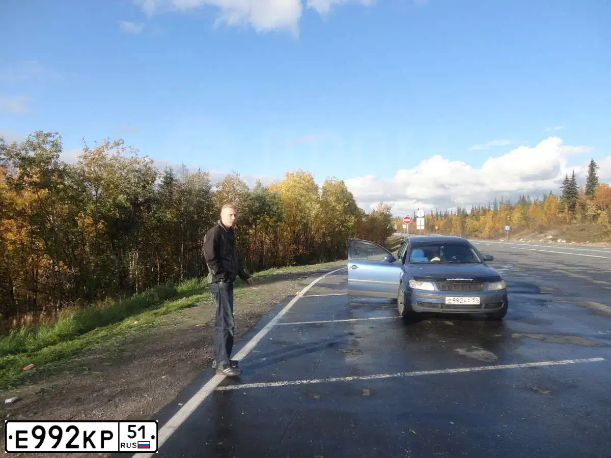Фото автомобиля VOLKSWAGEN PASSAT, 1998 — госномер Н386УВ69. Цвет: синий