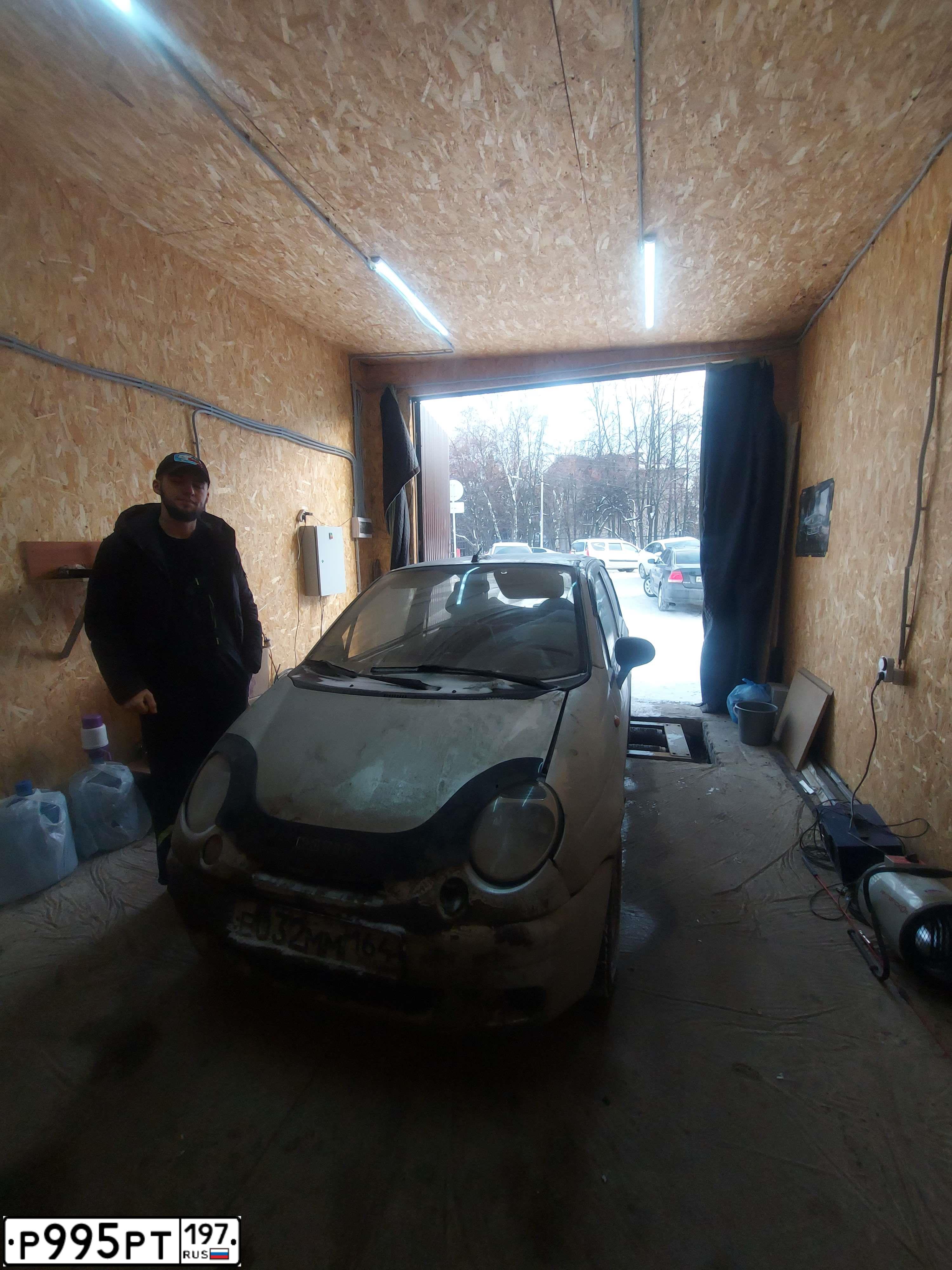 Фото автомобиля DAEWOO MATIZ, 2011 — госномер Е032ММ164. Цвет: СЕРЕБРИСТЫЙ