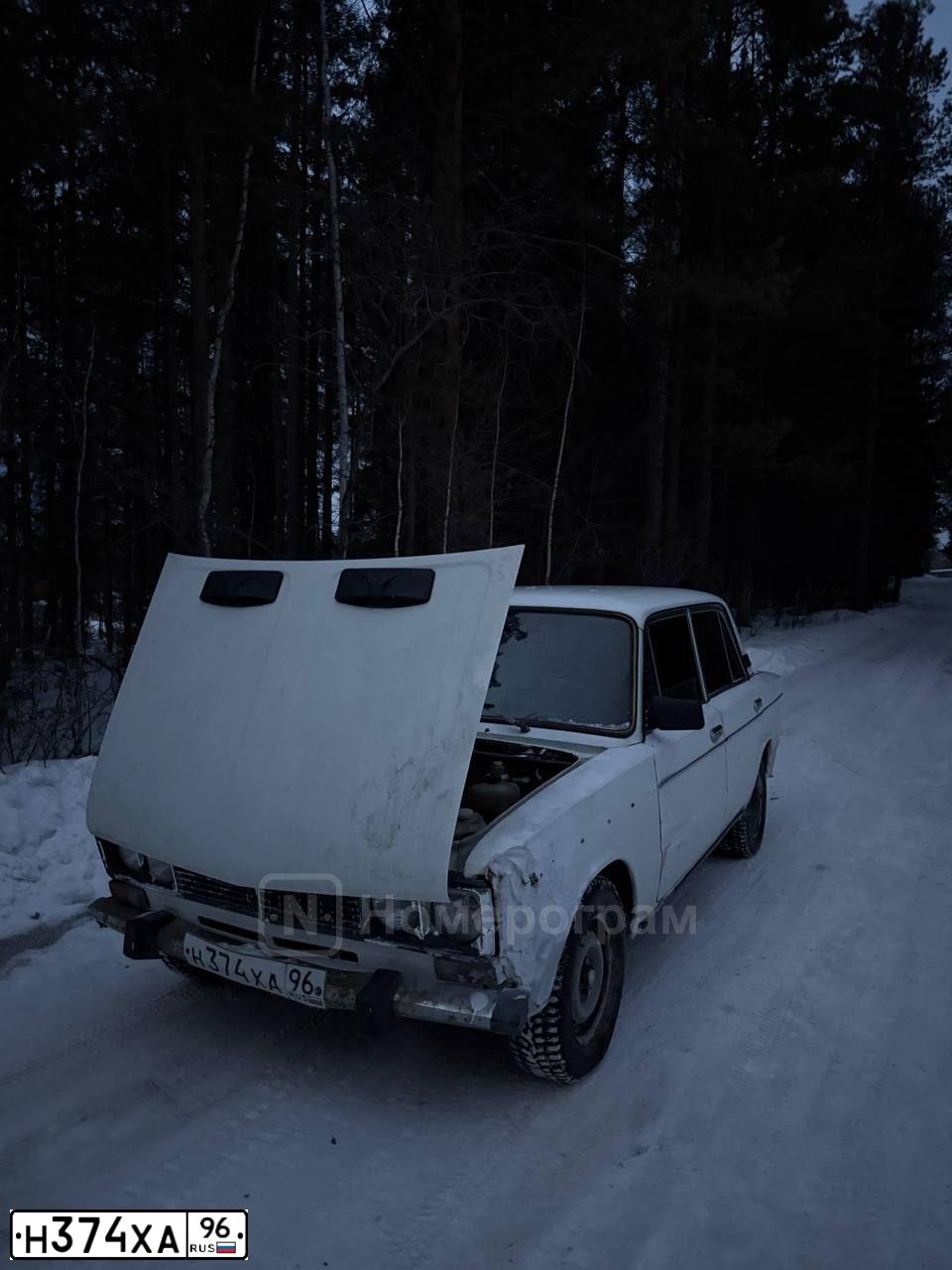 Фото автомобиля LADA 2106, 1996 — госномер Н374ХА96. Цвет: БЕЛЫЙ