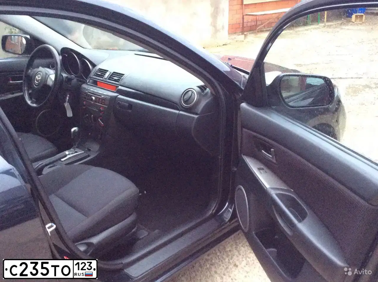 Фото автомобиля MAZDA 3, 2006 — госномер С235ТО123. Цвет: ЧЕРНЫЙ