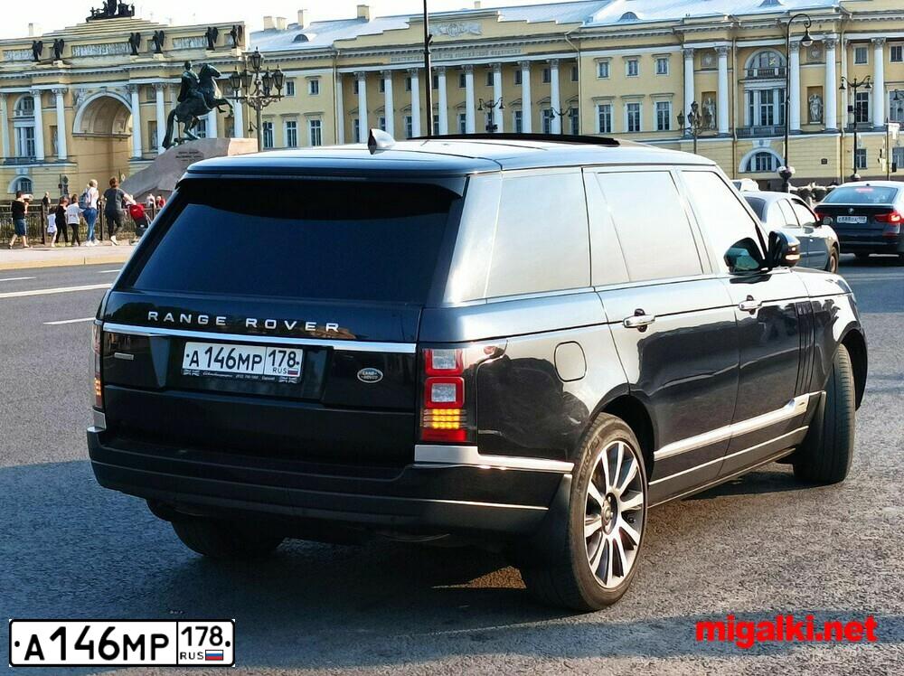 Фото автомобиля LANDROVER RANGE ROVER, 2017 — госномер О897КО178. Цвет: ЧЕРНЫЙ