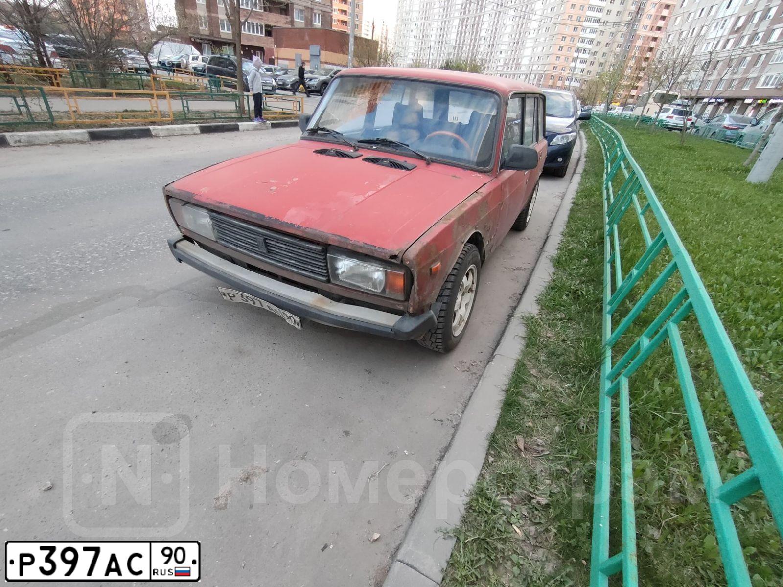 Фото автомобиля LADA 2104, 1986 — госномер Р397АС90. Цвет: Красный