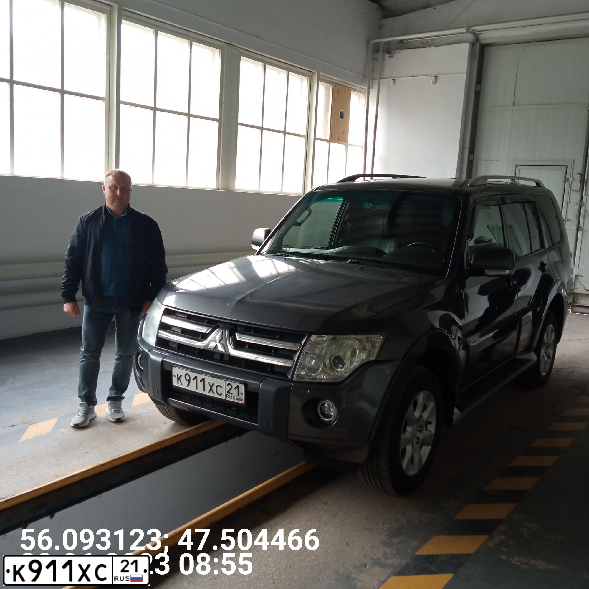 Фото автомобиля MITSUBISHI PAJERO, 2011 — госномер Р828ОЕ197. Цвет: СЕРЫЙ