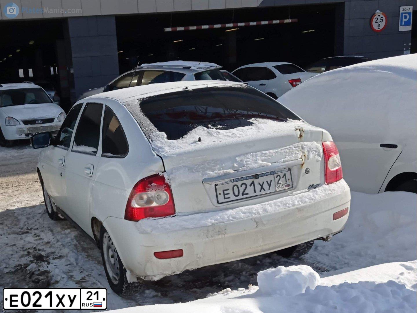 Фото автомобиля LADA 2172 PRIORA, 2012 — госномер К266УВ21. Цвет: Белый