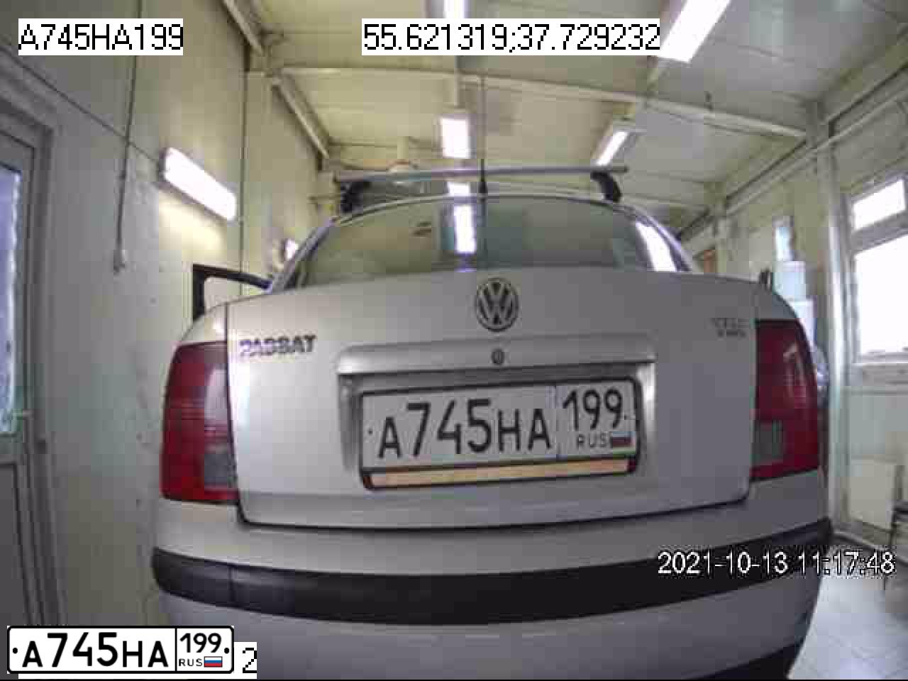 Фото автомобиля VOLKSWAGEN PASSAT, 2000 — госномер У443ВН97. Цвет: СТАЛЬНОЙ