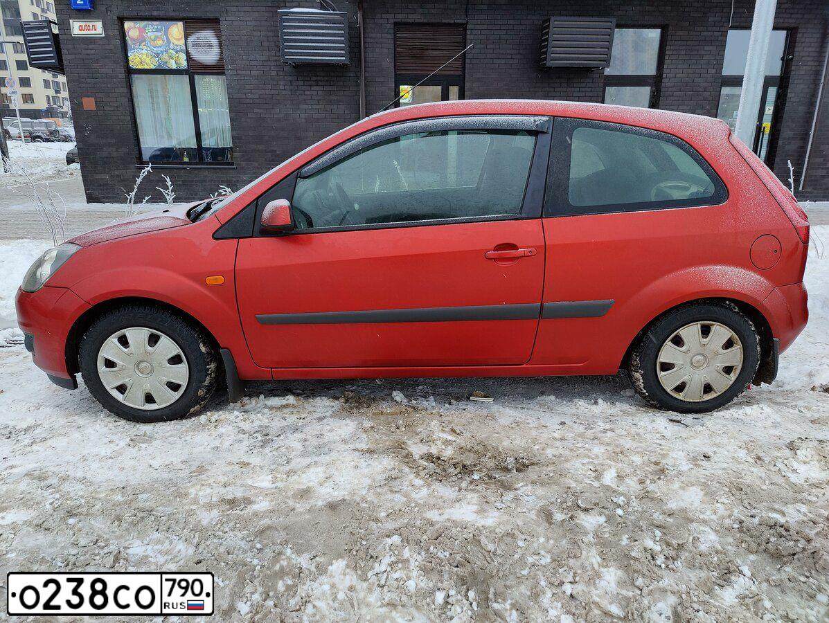 Фото автомобиля FORD FIESTA / ASPIRE, 2006 — госномер О238СО790. Цвет: Красный